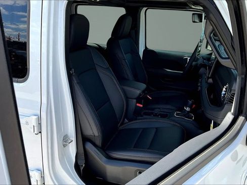 New 2025 Jeep Gladiator Sport AWD/4WD image 12