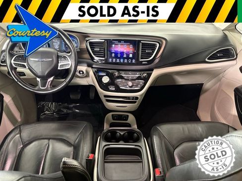 Used 2017 Chrysler Pacifica Touring-L FWD image 32