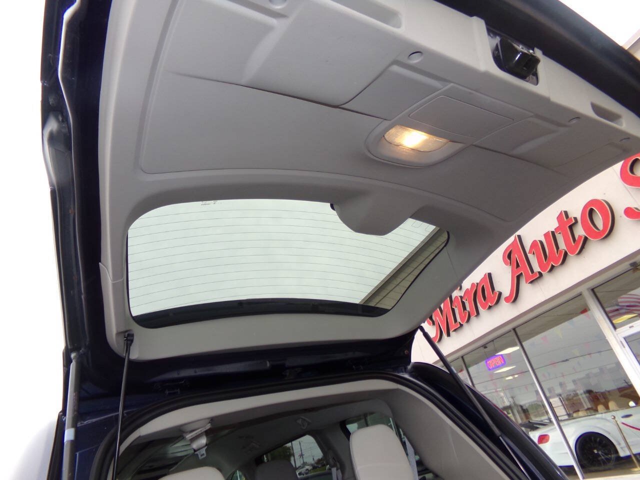 Used 2013 Chrysler Town & Country Touring FWD image 26