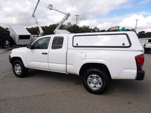 Used 2022 Toyota Tacoma SR RWD image 4