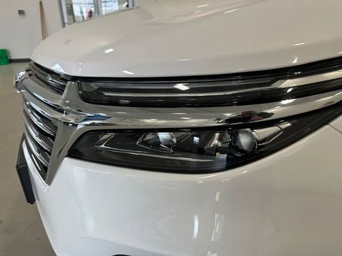 Used 2023 Chevrolet Equinox Premier image 15