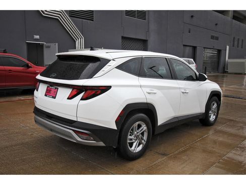 Certified 2026 Hyundai Tucson SE FWD image 9