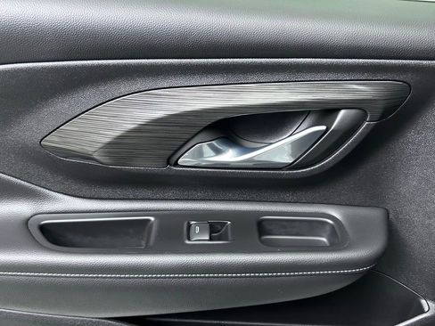 Used 2023 GMC Terrain SLT image 29