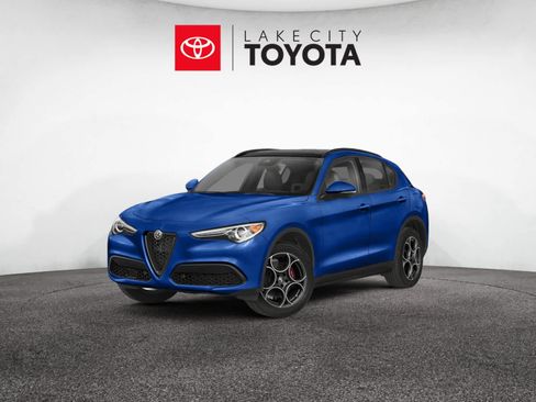 Used 2023 Alfa Romeo Stelvio Sprint RWD image 1