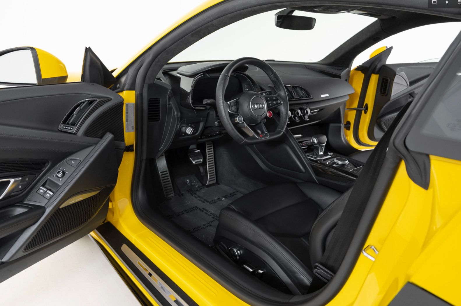Used 2021 Audi R8 V10 w/ Premium Package RWD image 3