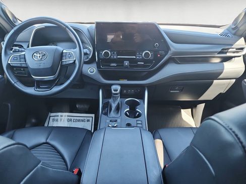 Used 2023 Toyota Highlander XSE AWD/4WD image 11