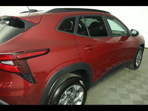Used 2024 Chevrolet Trax LT w/ Driver Confidence Package FWD image 16