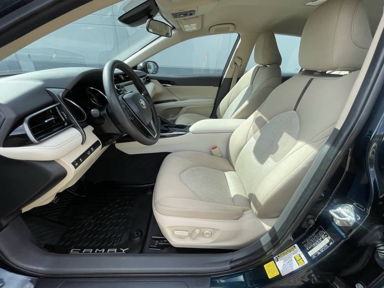Used 2020 Toyota Camry LE FWD image 5