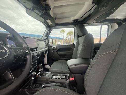 New 2026 Jeep Gladiator Sport image 10