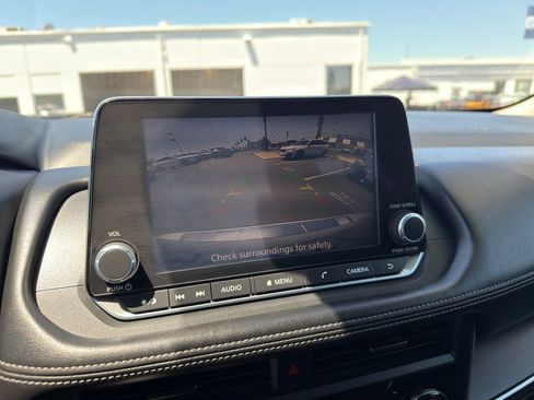 Used 2024 Nissan Rogue S FWD image 25