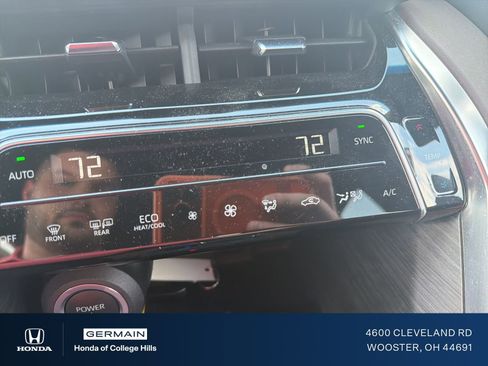 Used 2024 Toyota Venza XLE image 23