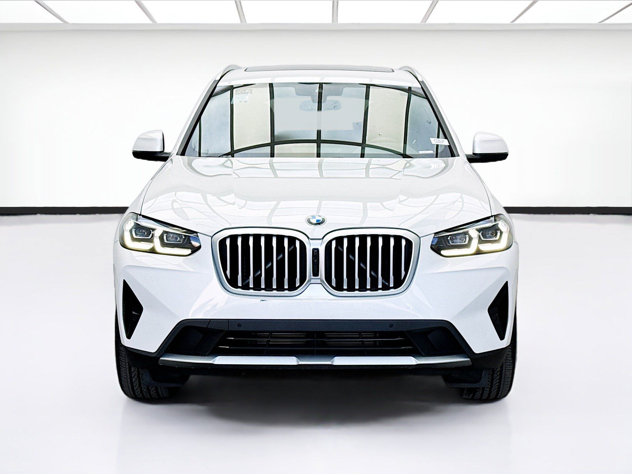 Used 2024 BMW X3 sDrive30i w/ Convenience Package RWD image 2