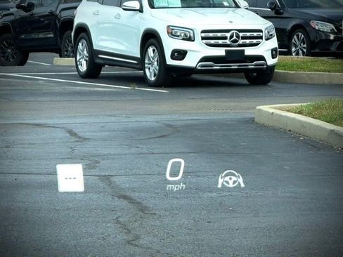 New 2026 Mercedes-Benz C 300 4MATIC Sedan image 16