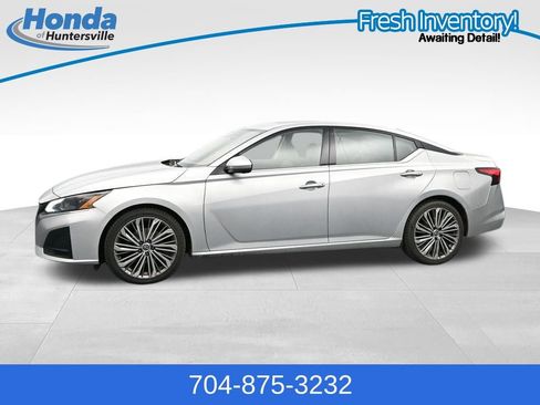 Used 2023 Nissan Altima 2.5 SL FWD image 5