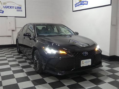 Used 2019 Toyota Avalon XSE image 4