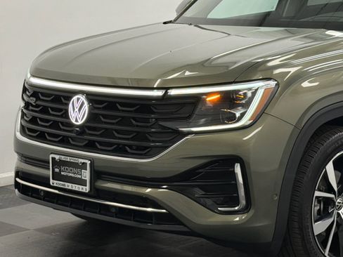 Used 2025 Volkswagen Atlas SEL Premium R-Line AWD/4WD image 2