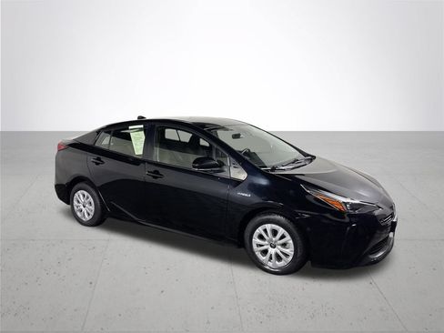 Used 2021 Toyota Prius LE FWD image 4
