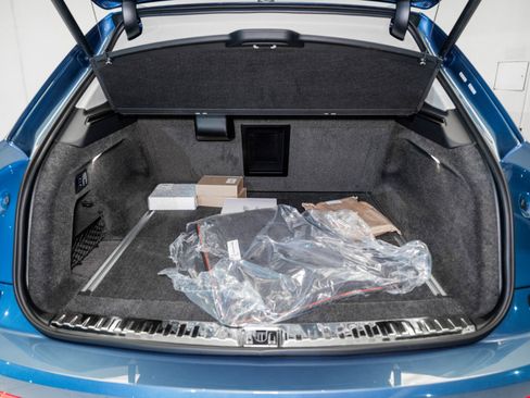 Used 2025 Bentley Bentayga Extended Wheelbase image 11