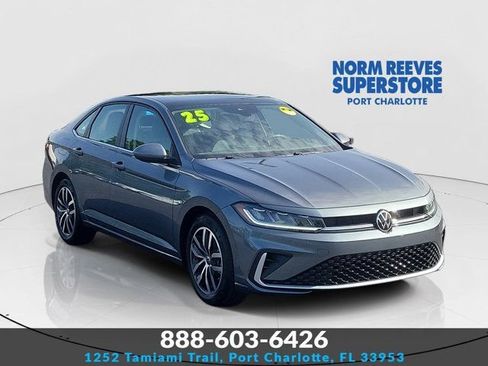 Certified 2025 Volkswagen Jetta SE w/ Sunroof Package FWD image 1