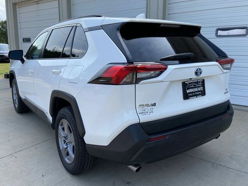 Used 2022 Toyota RAV4 LE AWD/4WD image 5