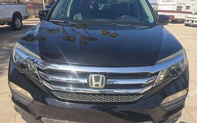 Used 2017 Honda Pilot Elite image 2