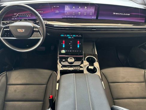Certified 2025 Cadillac Escalade ESV Premium Luxury image 42