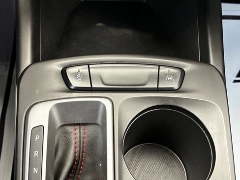Used 2024 Chevrolet Trax RS FWD image 23
