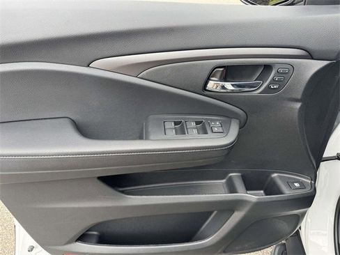 Certified 2024 Honda Ridgeline RTL image 17