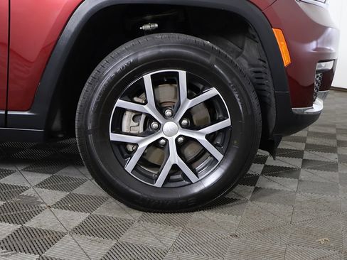 Used 2023 Jeep Grand Cherokee L Limited AWD/4WD image 19