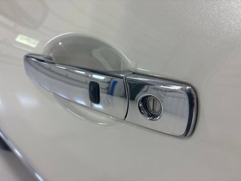 Used 2012 Nissan Rogue SV w/ Premium Pkg FWD image 12