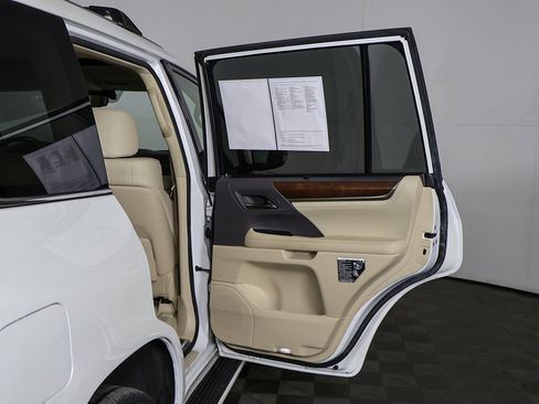 Used 2016 Lexus LX 570 4WD image 31