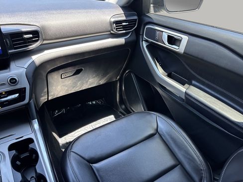 Used 2023 Ford Explorer XLT w/ Equipment Group 202A RWD image 16