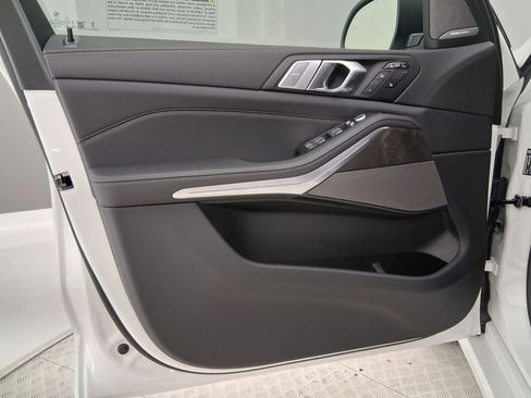 New 2026 BMW X7 xDrive40i w/ Premium Package image 19