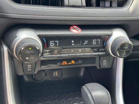 Used 2025 Toyota RAV4 XLE image 25