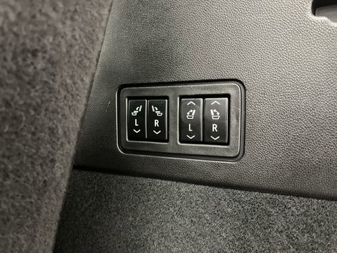 Used 2023 Cadillac XT6 Sport image 35