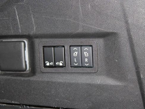 Used 2024 Chevrolet Tahoe Premier image 18