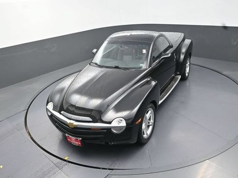 Used 2004 Chevrolet SSR w/ Preferred Equipment Group RWD image 21
