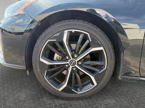 Used 2024 Nissan Altima 2.5 SR FWD image 9