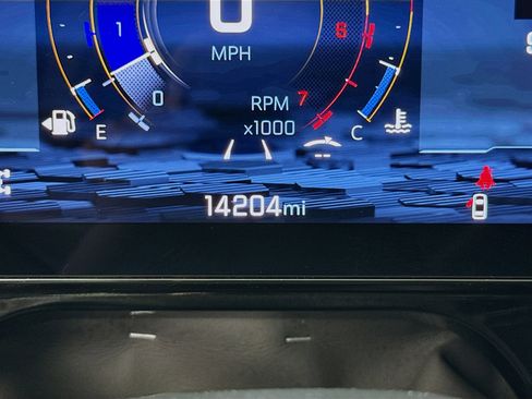 Used 2025 Chevrolet Suburban RST image 12