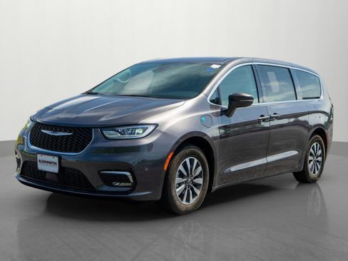 Used 2022 Chrysler Pacifica Touring-L FWD image 3