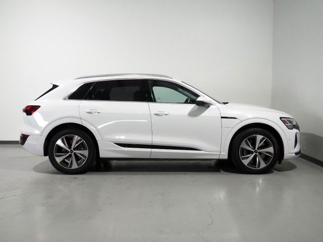 Used 2024 Audi Q8 e-tron Premium Plus w/ Premium Plus Package AWD/4WD image 5