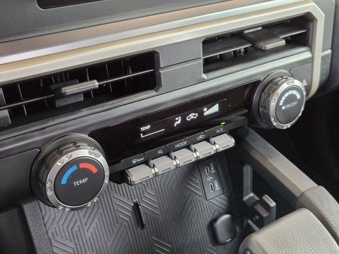 Used 2024 Toyota Tacoma SR5 AWD/4WD image 17