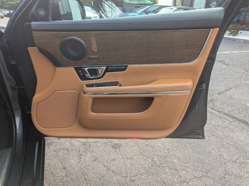 Used 2017 Jaguar XJ L Supercharged image 38