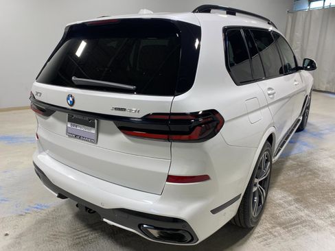 Used 2025 BMW X7 xDrive40i w/ M Sport Package image 8