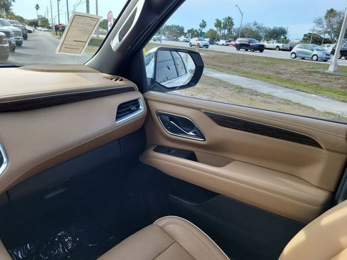 Used 2021 Chevrolet Suburban Premier w/ Premium Package image 19