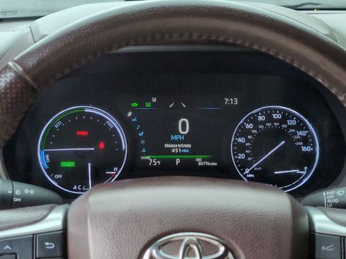 Used 2021 Toyota Sienna Platinum FWD image 23