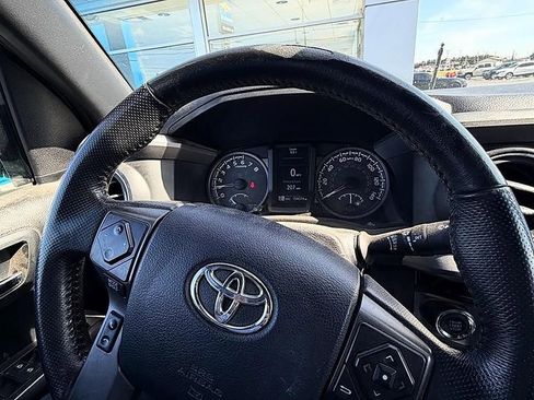 Used 2017 Toyota Tacoma TRD Off-Road w/ Tow Package (A/T) image 13