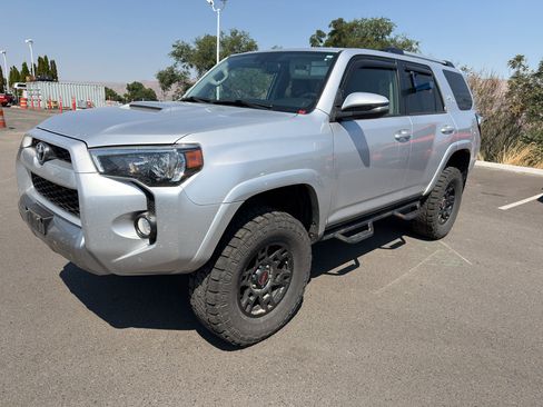 Certified 2018 Toyota 4Runner TRD Off-Road Premium AWD/4WD image 11