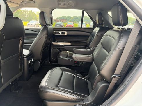 Used 2021 Ford Explorer XLT w/ Equipment Group 202A AWD/4WD image 26