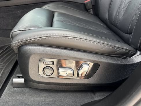 Used 2025 BMW X7 M60i AWD/4WD image 58
